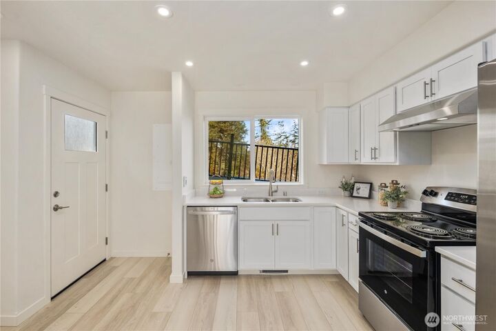 Property Photo:  1032 1  Guard Street  WA 98250 