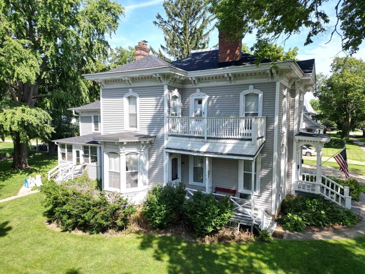 Property Photo:  400 N 4th Street  IL 61061 