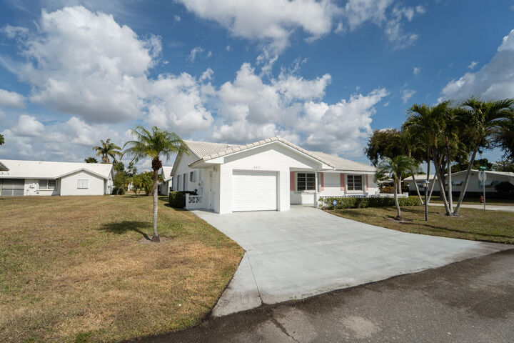 Property Photo: 2201 SW 22nd Way SW FL 33426