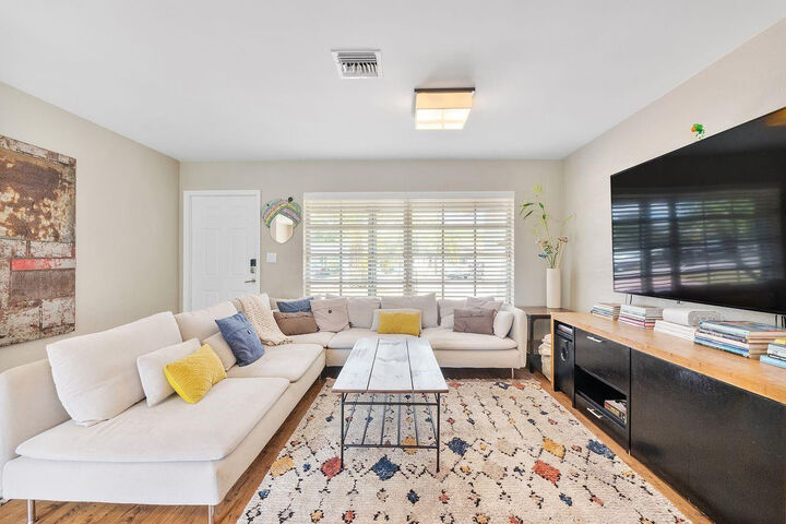 Property Photo: 1530 NE 53rd Street FL 33334