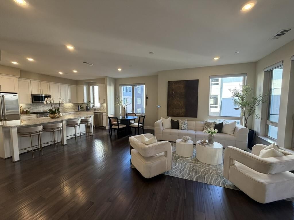 Property Photo:  729 Eppleton Lane 303  CA 94404 