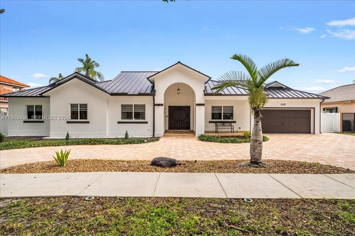 Property Photo: 15507 NW 82nd Ct FL 33016