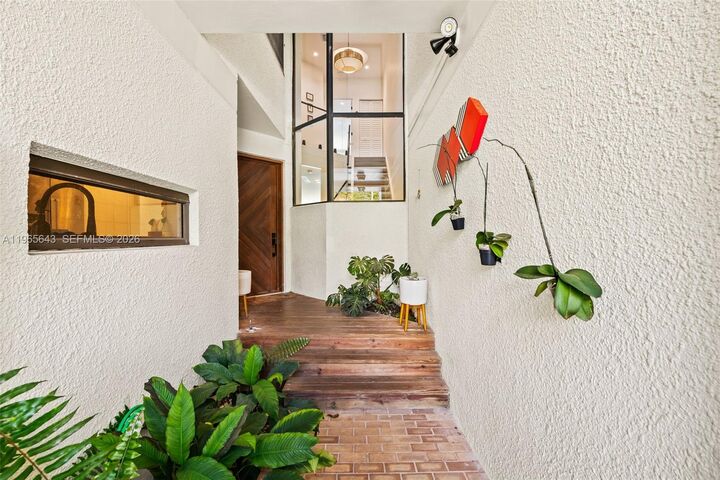 Property Photo:  2662 NE 135th St  FL 33181 