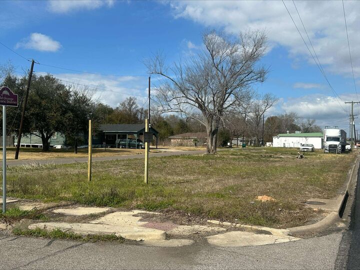 Property Photo: 1005 Simmons Dr. TX 77630-0000