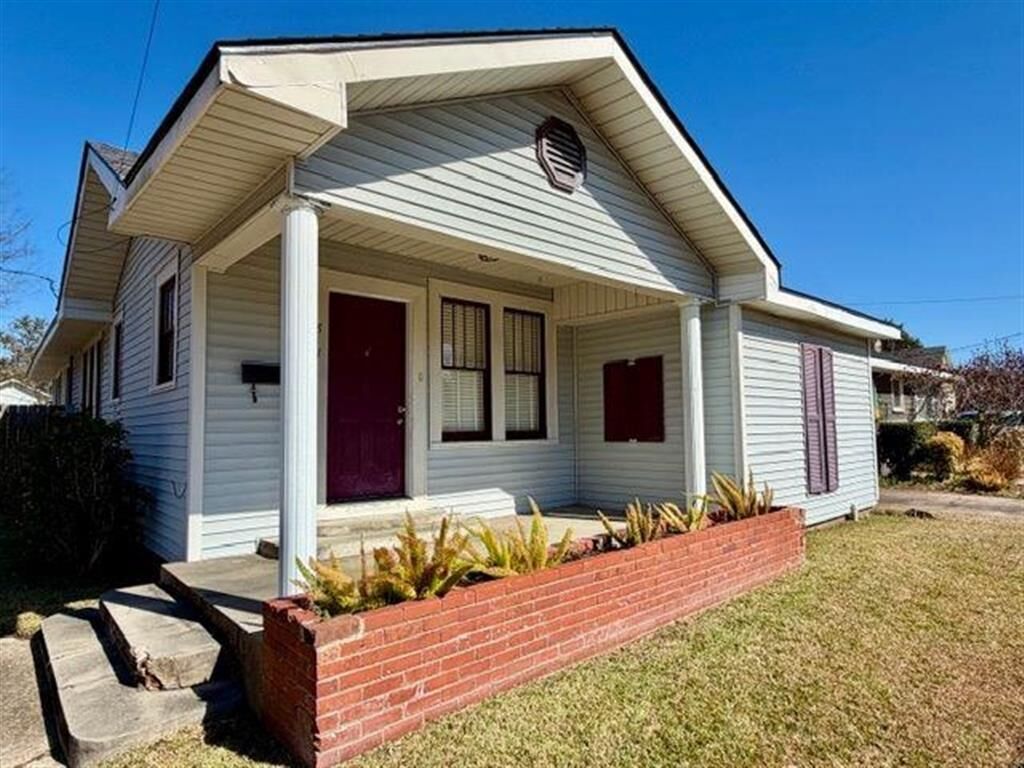 Property Photo:  817 5th Street  LA 70601 