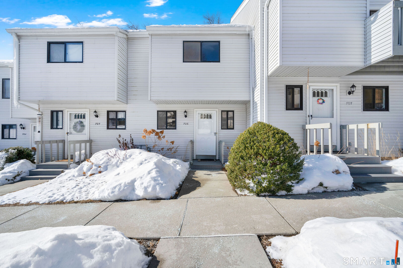 Property Photo: 706 Timber Lane 706 CT 06019