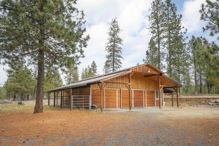 Property Photo:  21615 N Green Pine Ln  WA 99005-9093 