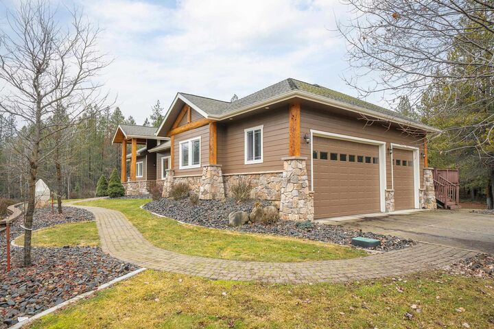 Property Photo:  21615 N Green Pine Ln  WA 99005-9093 