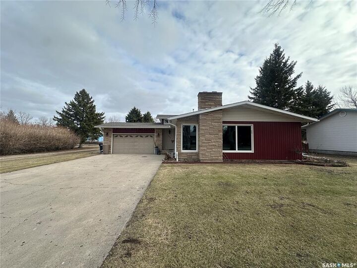 114 Garvin Crescent — photo 1