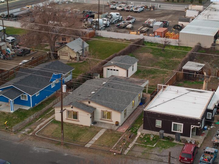 Property Photo: 526 W Entiat Ave WA 99336