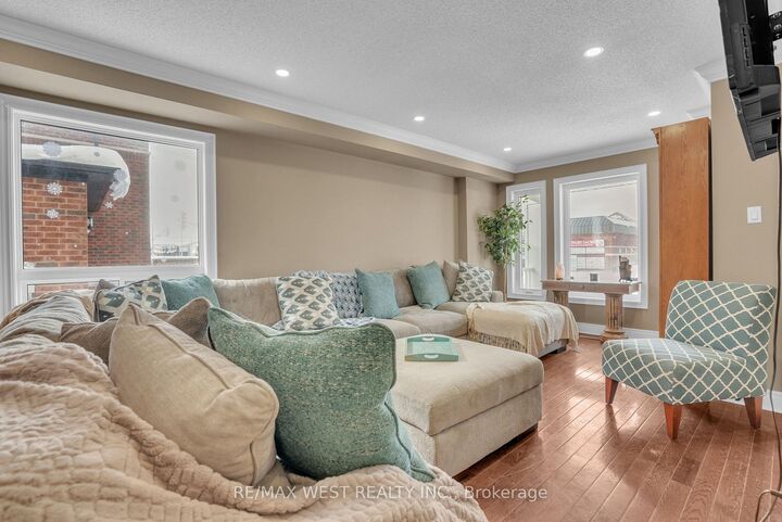 Property Photo: 173 Prince William Way ON L4M 7G4