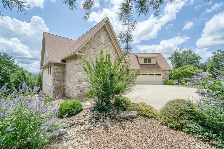 Property Photo:  61 Bluff View Ct.  TN 38558 