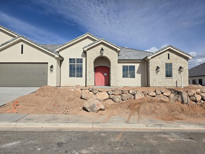Property Photo: 738 W Sunny Ledge Dr UT 84780