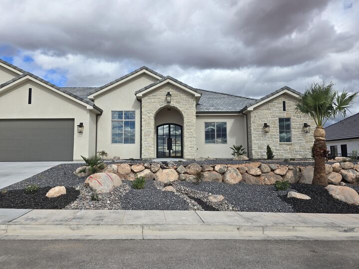 Property Photo:  738 W Sunny Ledge Dr  UT 84780 