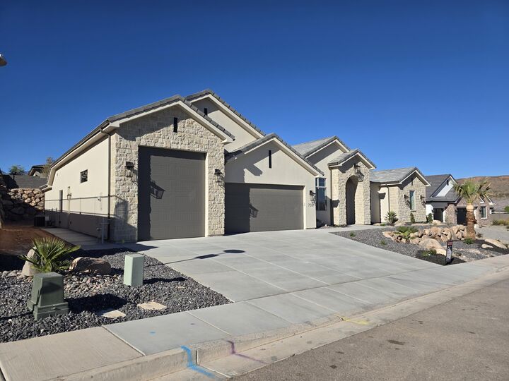 Property Photo:  738 W Sunny Ledge Dr  UT 84780 