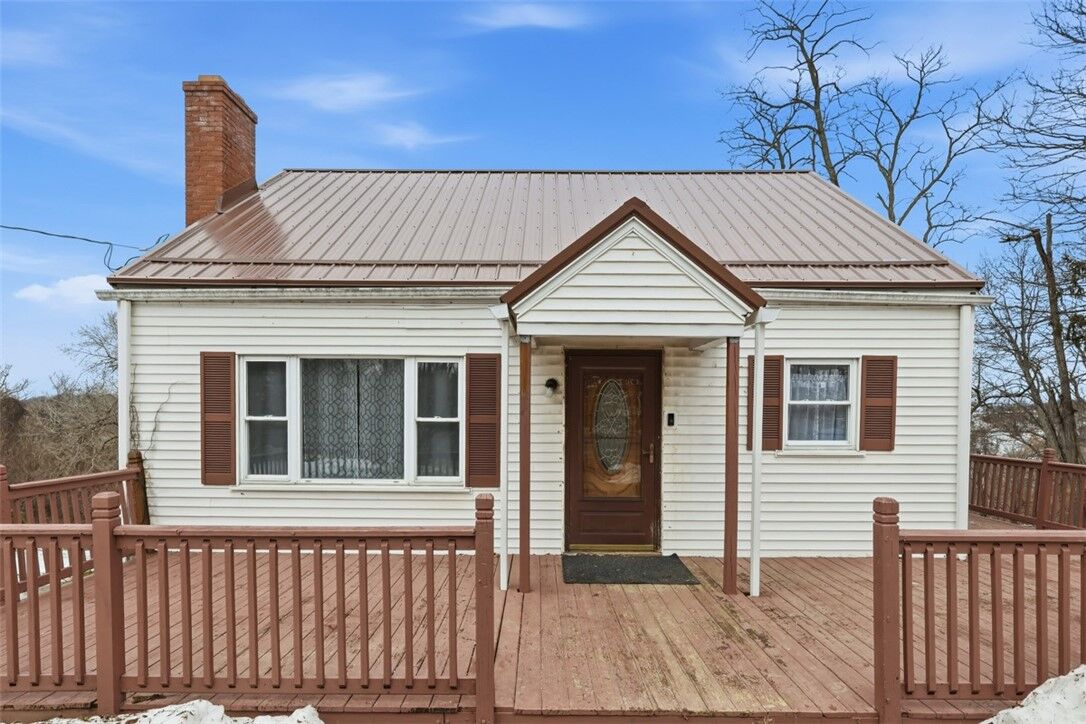 Property Photo: 1395 Amity Ridge Rd PA 15301