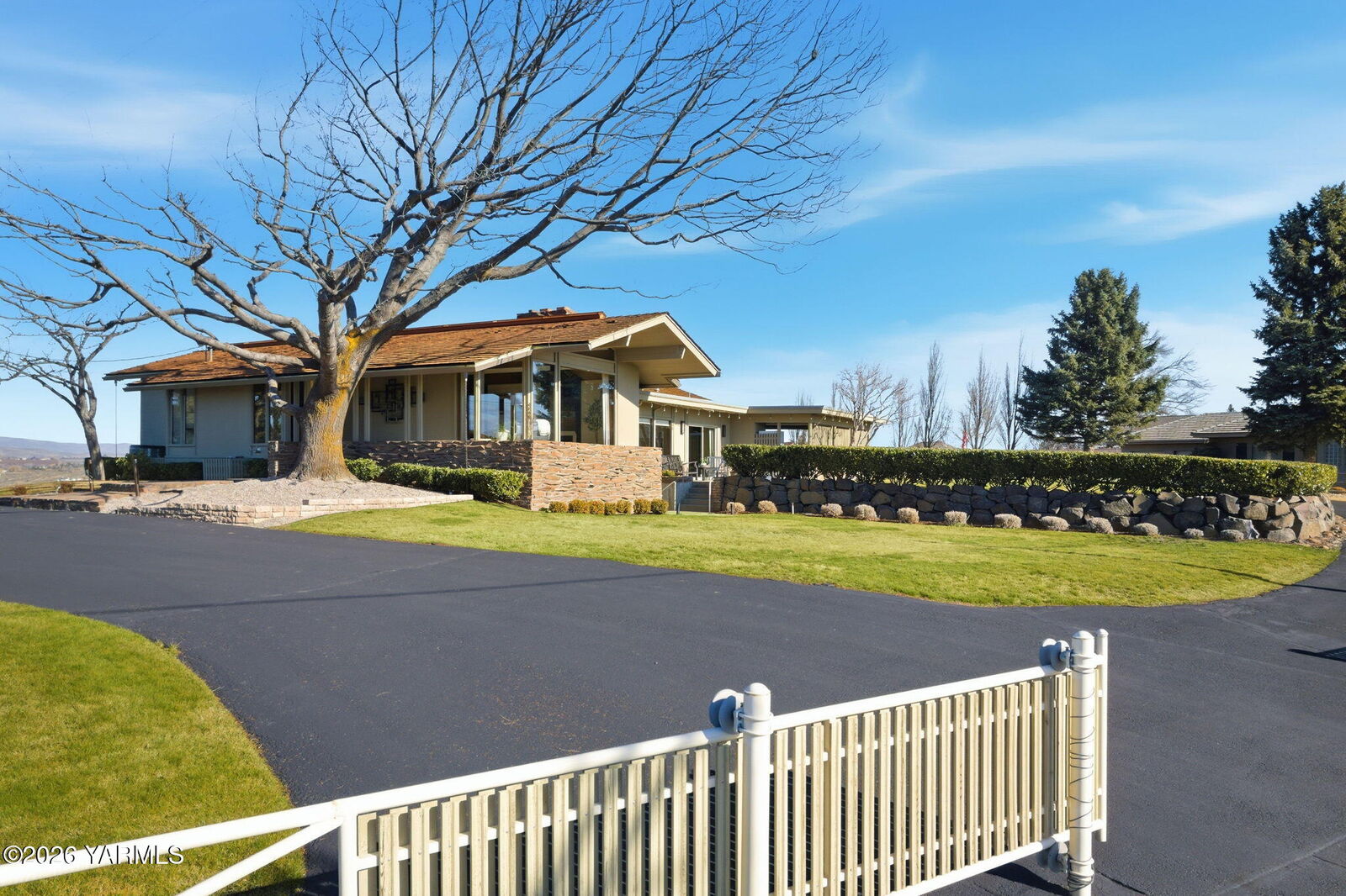 Property Photo:  4909 Scenic Dr  WA 98908 