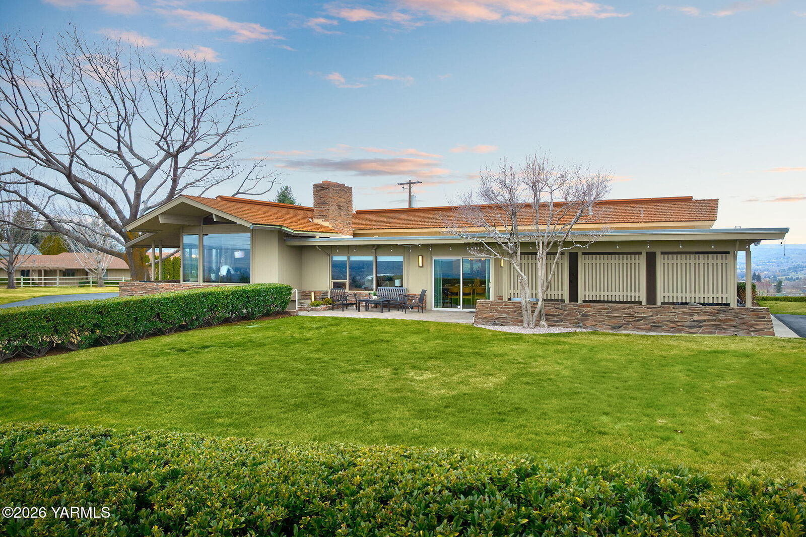 Property Photo: 4909 Scenic Dr WA 98908