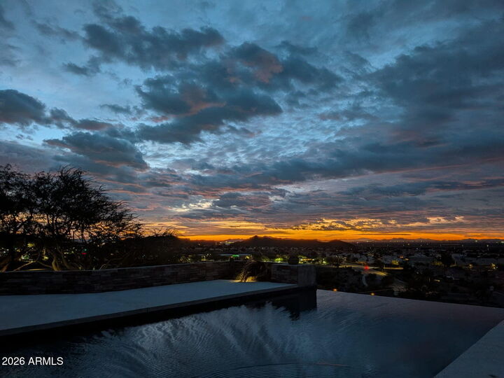 Property Photo:  785 E Windmere Drive  AZ 85048 