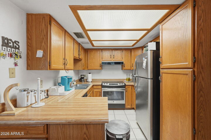 Property Photo:  1382 N Tamarisk Drive  AZ 85224 