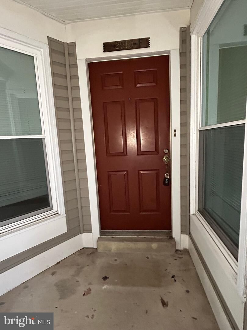Property Photo: 2919 S F S Woodstock St 6 F 6 VA 22206