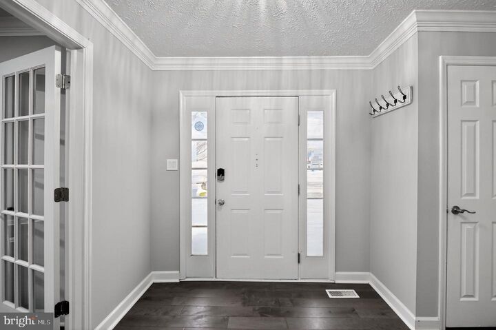 Property Photo:  7609 Croydon Place  VA 20109 