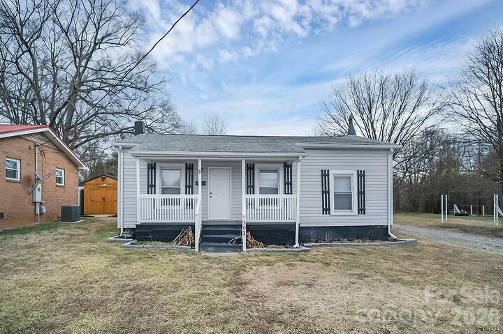 Property Photo:  301 Jc Dellinger Road  NC 28021 