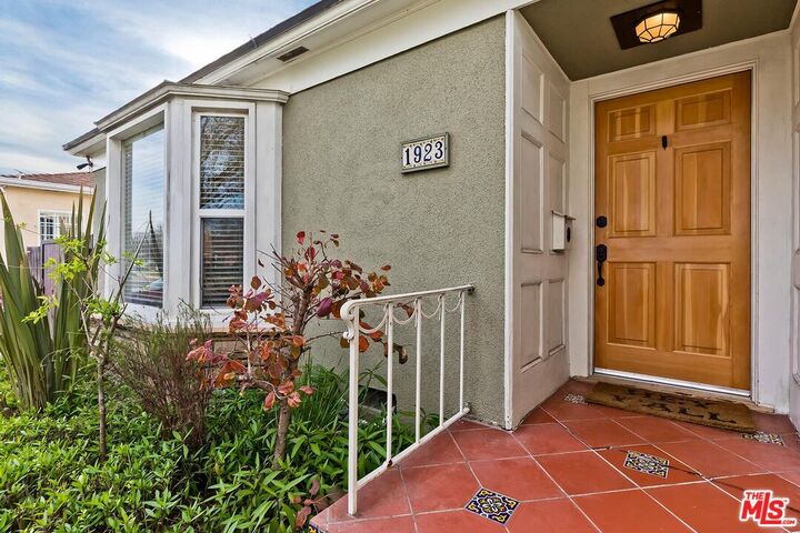 Property Photo:  1923 S Crescent Heights Blvd  CA 90034 