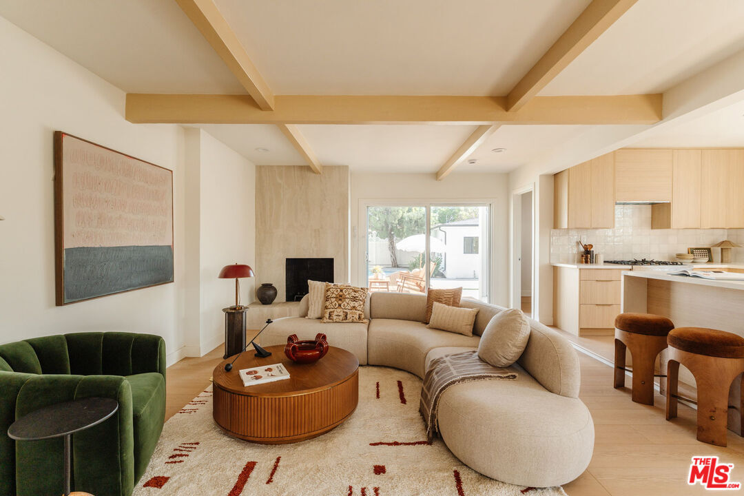 Property Photo:  5250 Lemona Ave  CA 91411 