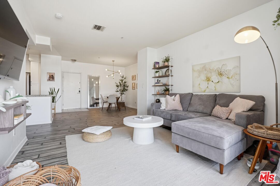 Property Photo:  360 W Avenue 26  CA 90031 