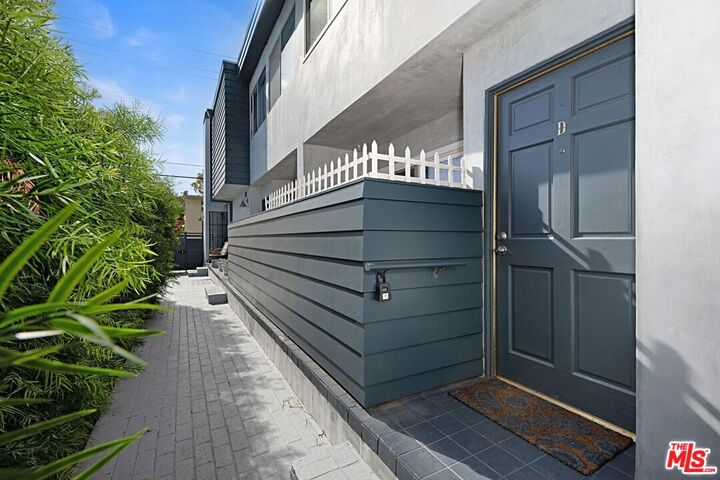 Property Photo:  1228 18th St  CA 90404 