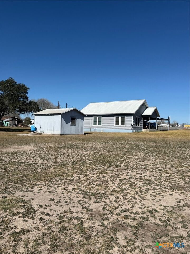 Property Photo:  226 County Road 300  TX 78118 