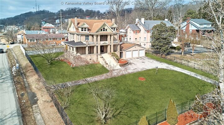 Property Photo: 901 Edgewood Drive WV 25302