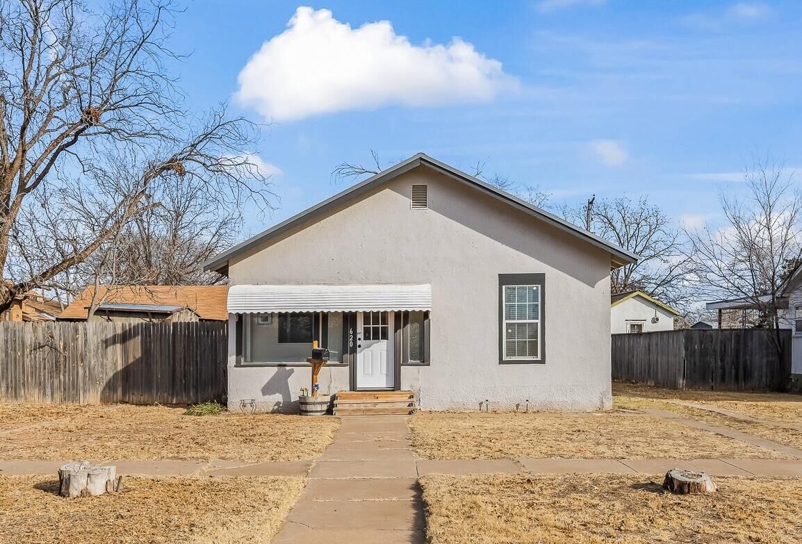 Property Photo: 620 S 11th Street TX 79364