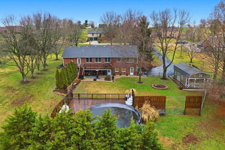 Property Photo: 1052 Briarwood Way KY 40342