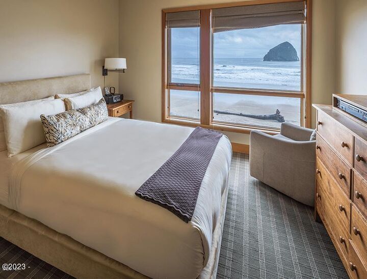 Property Photo:  33000 Cape Kiwanda Drive 4, Wk 36  OR 97135 