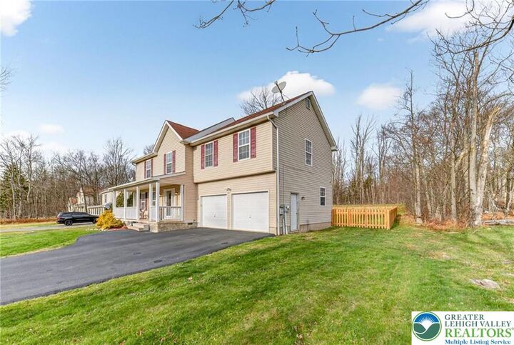 Property Photo:  2711 Oak View Lane  PA 18466 