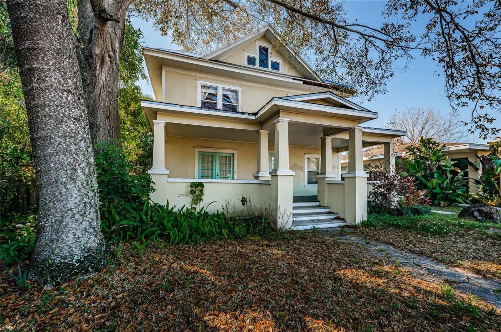 Property Photo: 138 10th Avenue NE FL 33701