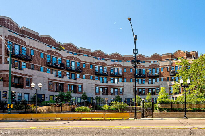 Property Photo:  7748 N Sheridan Road 5  IL 60626 