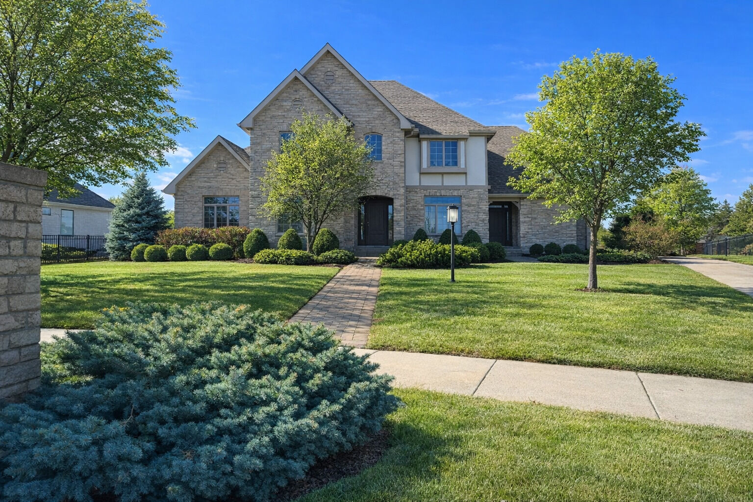 Property Photo:  2610 Castlerock Drive  IL 61802 