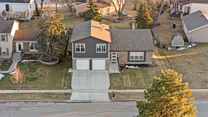 Property Photo:  51 W Stevenson Drive  IL 60139 