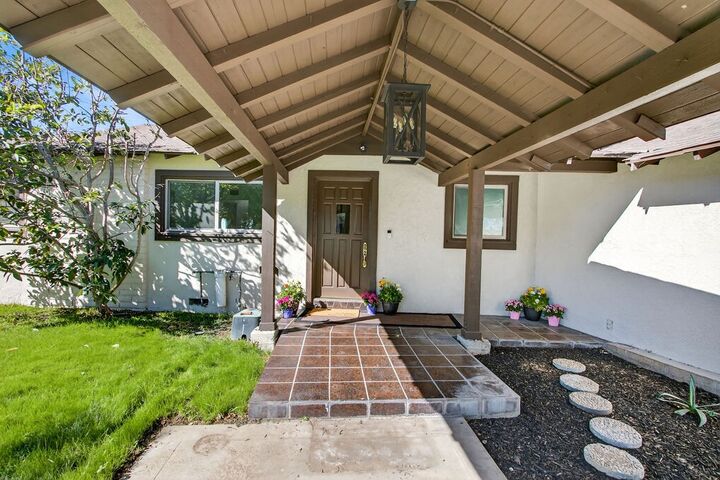 Property Photo: 2610 N Deodar CA 92705