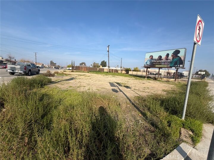 Property Photo:  1000 E California  CA 93307 