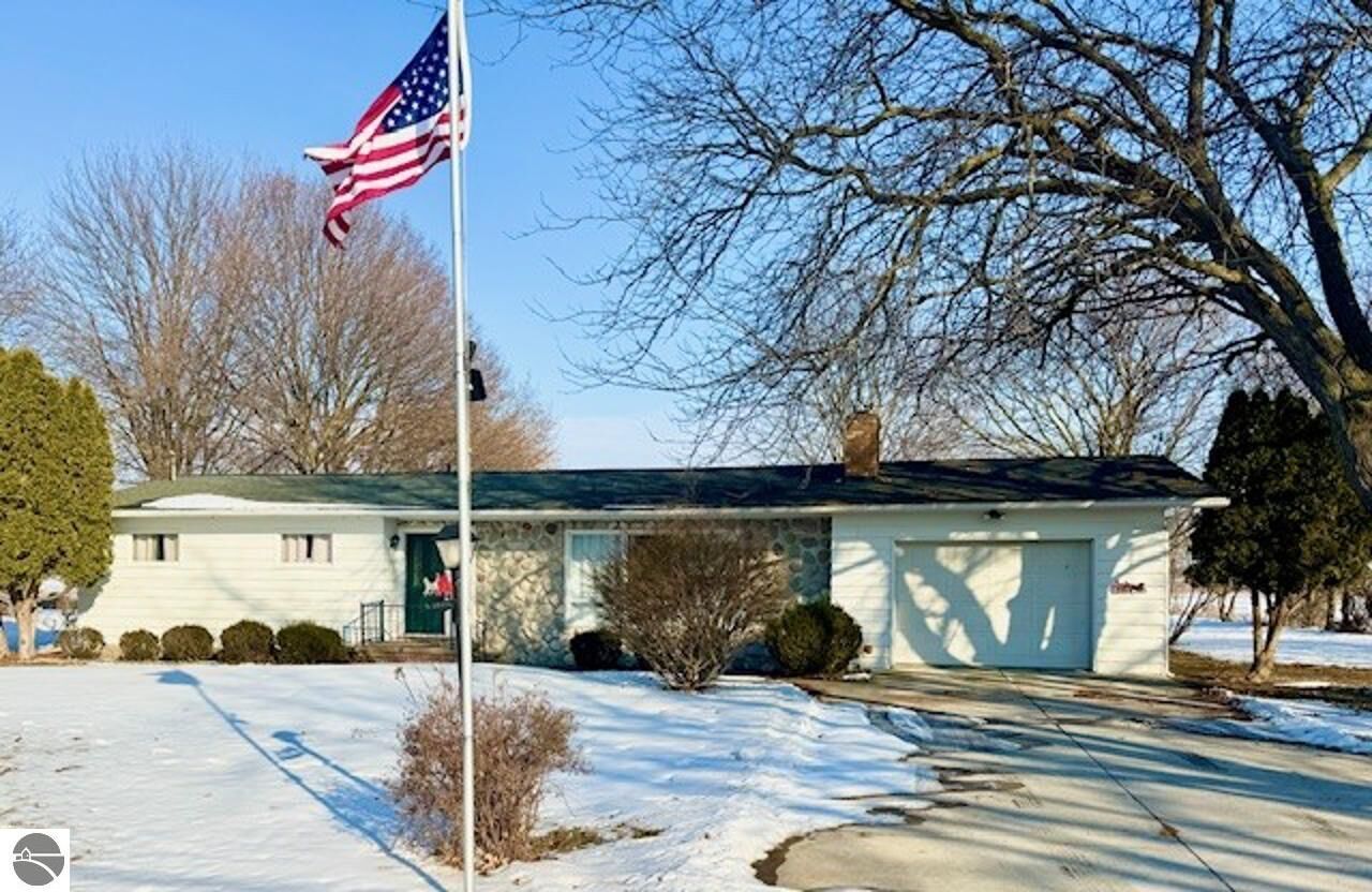 Property Photo:  1307 S State Road  MI 48847 