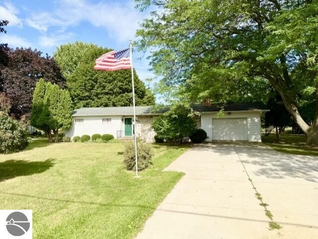 Property Photo:  1307 S State Road  MI 48847 