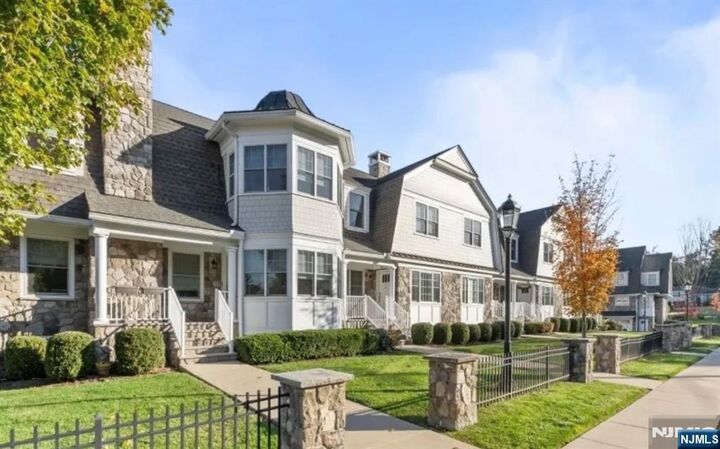 Property Photo:  4B Foley Square  NJ 07974 