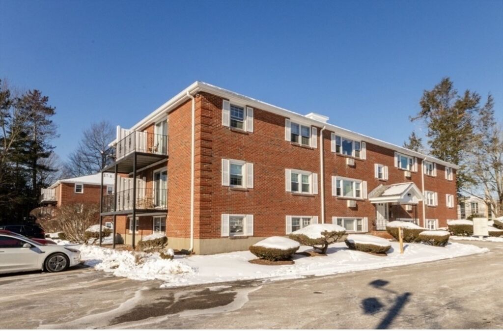 Property Photo:  222 School St 4  MA 02081 