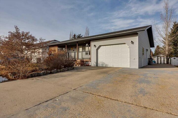 Property Photo: 6110 38 Avenue AB T0C 2L1