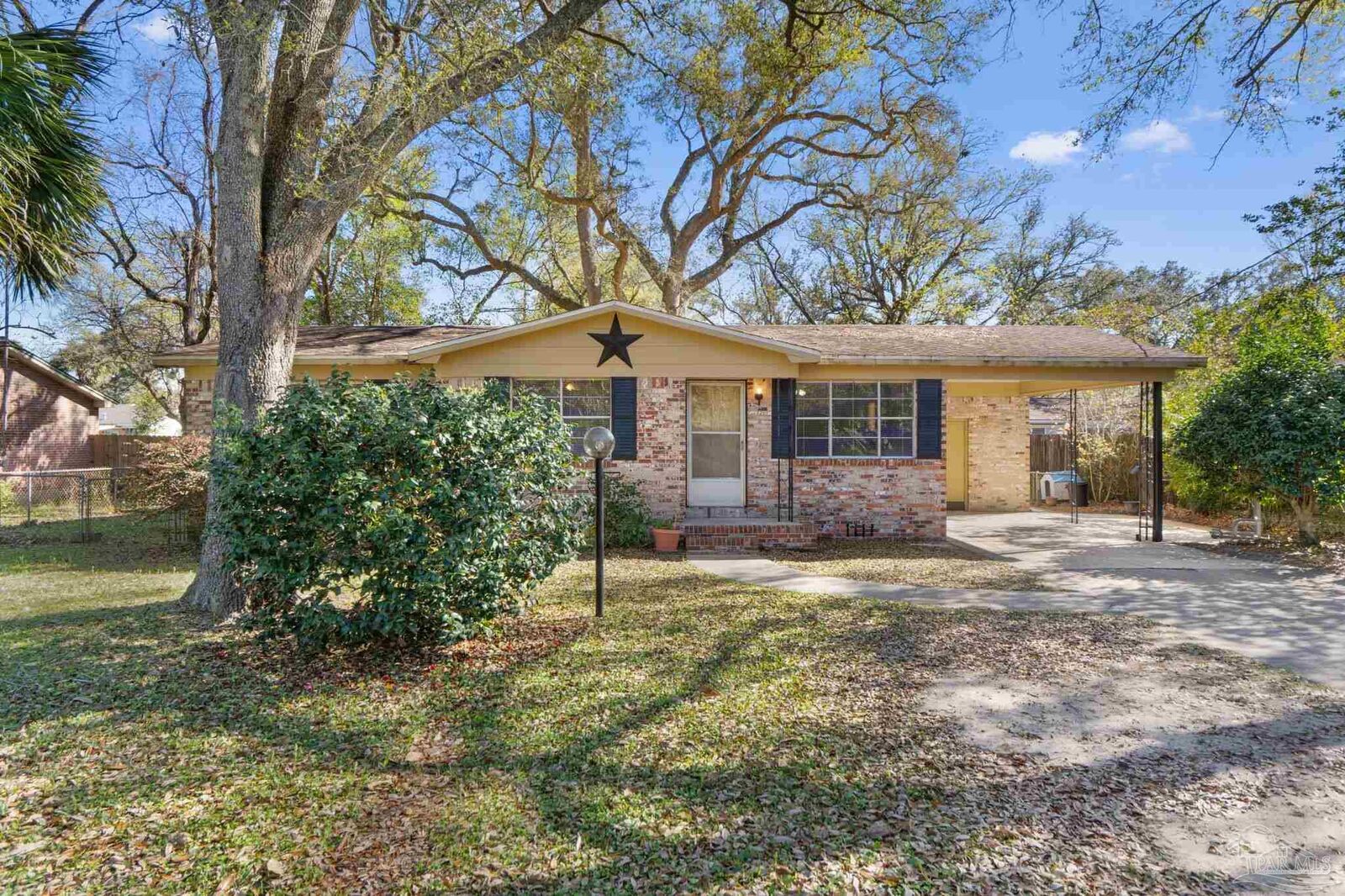 Property Photo:  1811 Dewrell Sq  FL 32504 