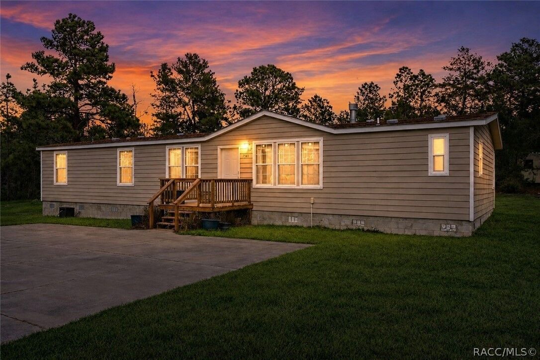 Property Photo: 7545 N Damascus Avenue FL 34433